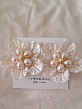 Handmade Pearl Floral Earrings - Ivory Gold